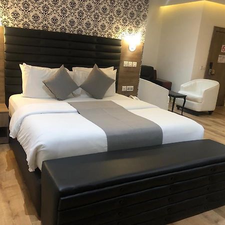 Crownsville Hotel - Airport Road بورت هاركورت المظهر الخارجي الصورة