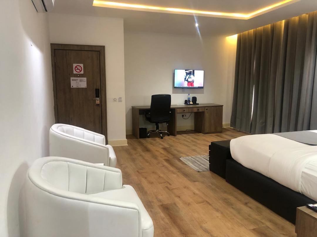 Crownsville Hotel - Airport Road بورت هاركورت المظهر الخارجي الصورة