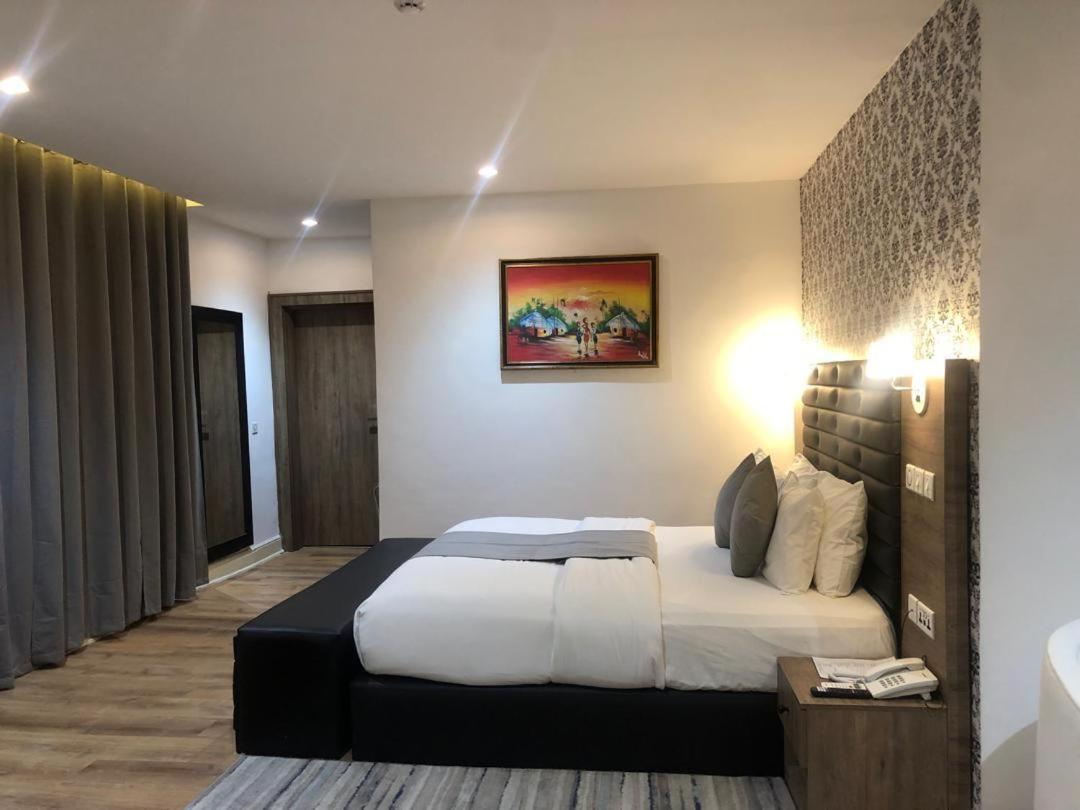 Crownsville Hotel - Airport Road بورت هاركورت المظهر الخارجي الصورة