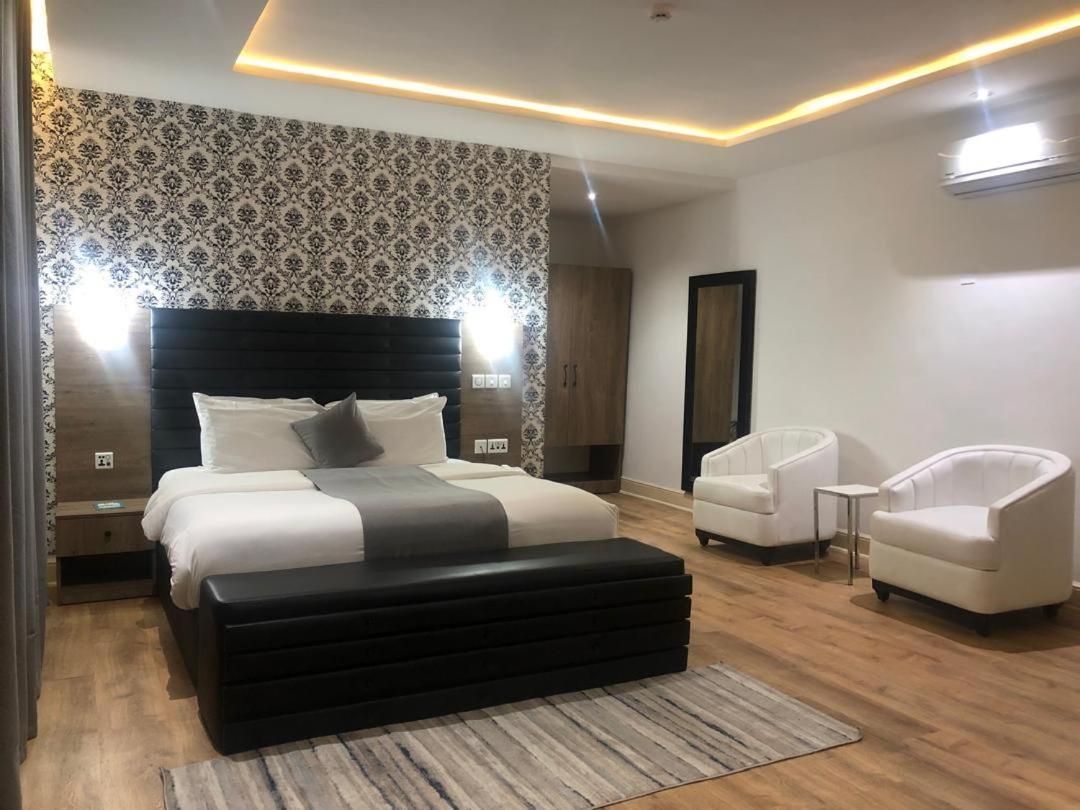 Crownsville Hotel - Airport Road بورت هاركورت المظهر الخارجي الصورة