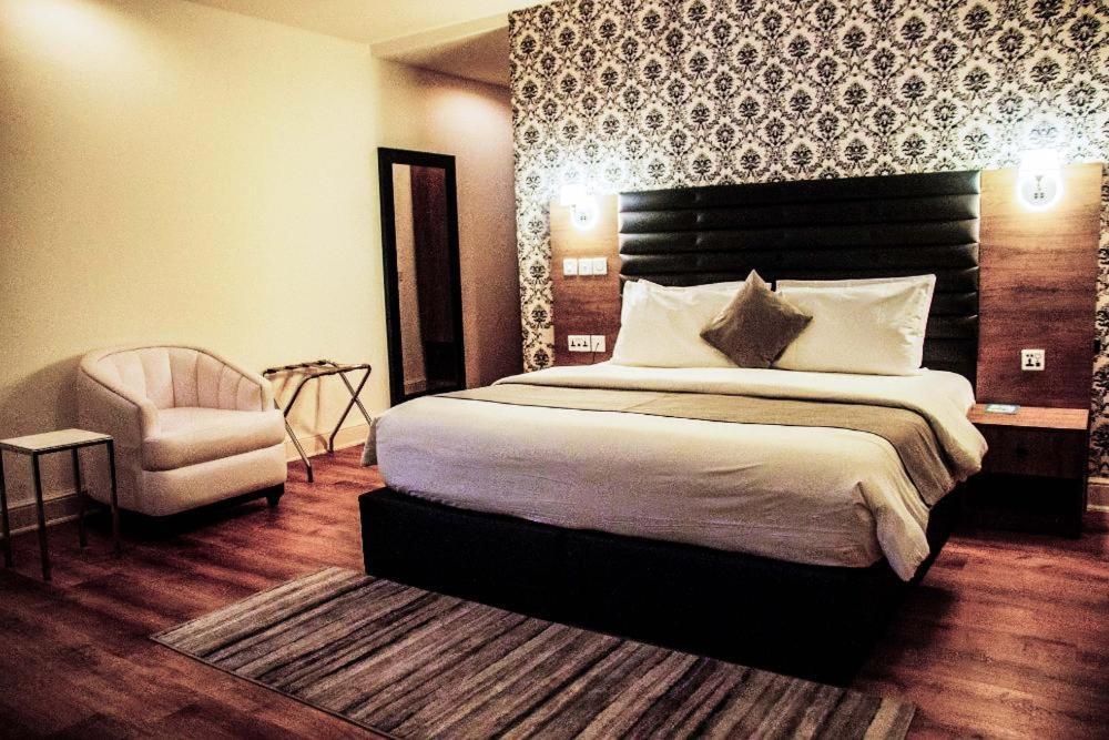 Crownsville Hotel - Airport Road بورت هاركورت المظهر الخارجي الصورة