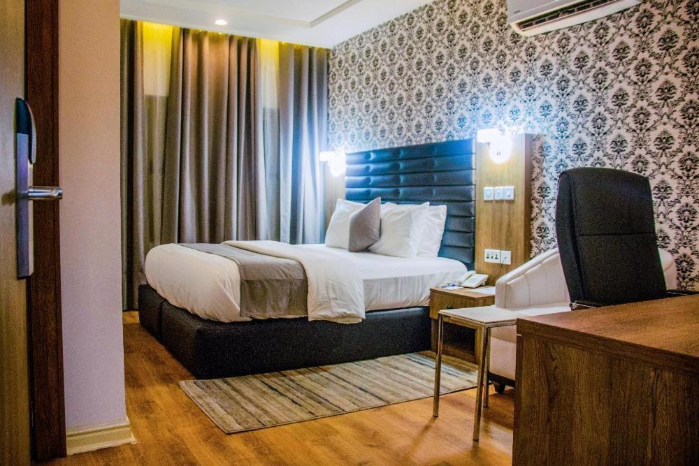 Crownsville Hotel - Airport Road بورت هاركورت المظهر الخارجي الصورة