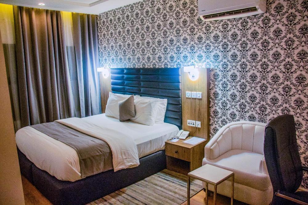 Crownsville Hotel - Airport Road بورت هاركورت المظهر الخارجي الصورة