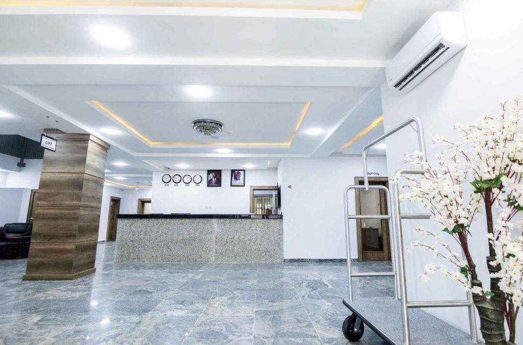 Crownsville Hotel - Airport Road بورت هاركورت المظهر الخارجي الصورة